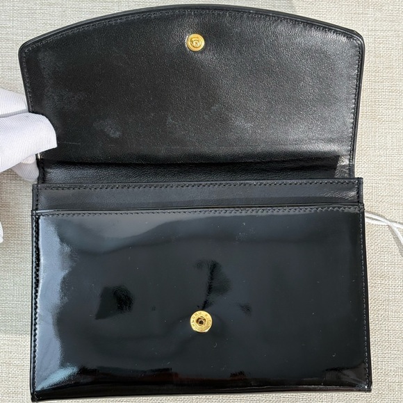 CHANEL Black Patent Leather CC Zip Wallet / Clutch - Picture 12 of 16